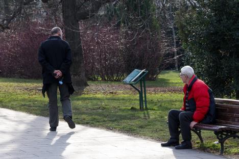 Penzioneri u parku