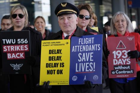 flight-attendants01-ap-nam-y-huh.jpg