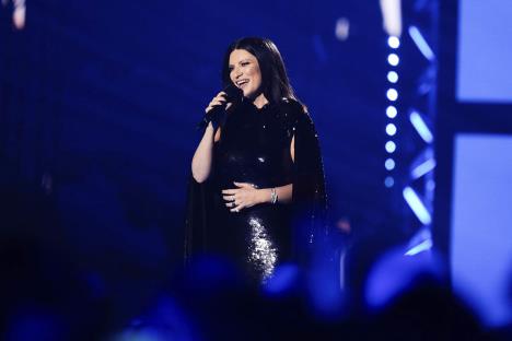 laura-pausini01-ap-jose-breton.jpg