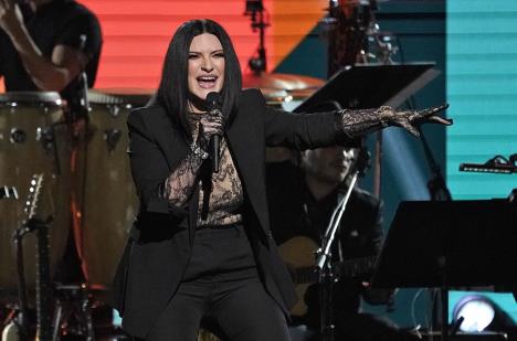 laura-pausini-ap-chris-pizzello.jpg