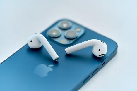 shutterstock-apple-airpods-2.jpg