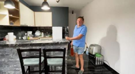 Miloš Bojanić u jednom od svojih apartmana na moru