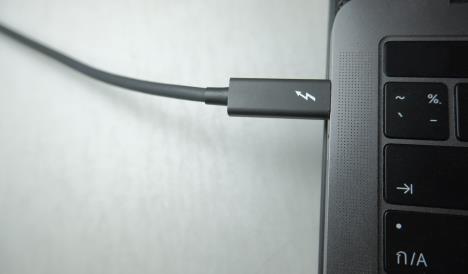 shutterstock-thunderbolt-3.jpg