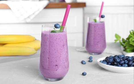 боровинки-банана-smoothie-shutterstock-1495448666.jpg