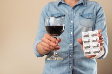 lekovi-i-alkohol-shutterstock-1403946470.jpg