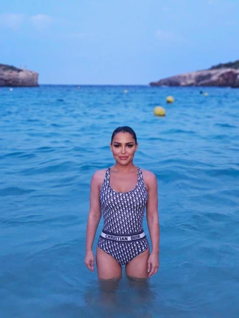 ALEKSANDRA MLADENOVIĆ UŽIVA NA LUKS DESTINACIJI