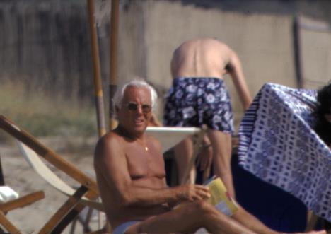 Đorđo Armani na plaži