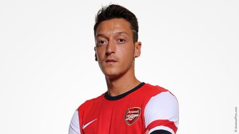 gun-1378308215-ozil-shirt03.jpg