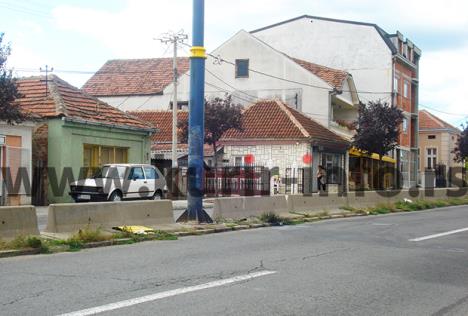 hronika-kragujevac-bandera-u-koju-su-udarile-devojke.jpg