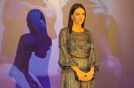 Sloboda Mićalović u svečanoj haljini