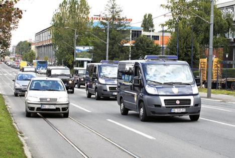 zeljko-milovanovic-gavra-transport-policajci-motocikli.jpg