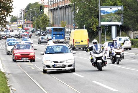 zeljko-milovanovic-gavra-transport-policajci-motocikli.jpg