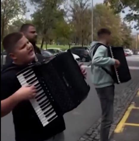 2024-10-08 09_00_02-Stevanović Vladimir on X_ __Danas ispred onkologije - iznenađenje od prijatelja .jpg