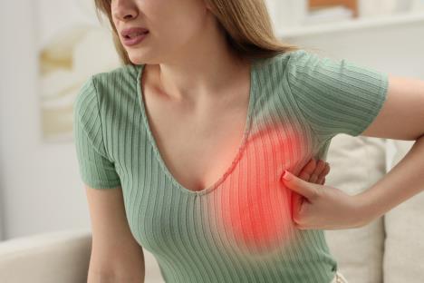 bol u dojci shutterstock_2444692071.jpg