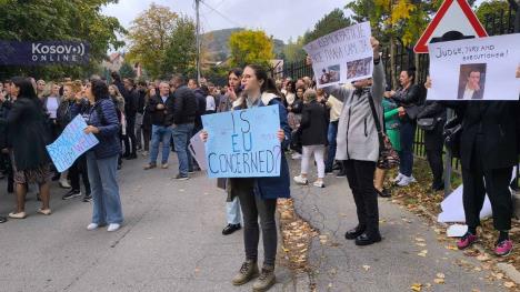 protest u Kosovskoj Mitrovici.jpg