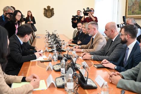 main_Kinezi - Vlada (17).jpg