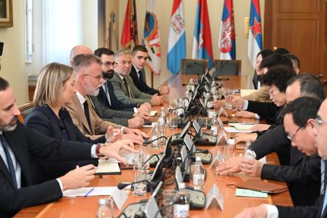 main_Kinezi - Vlada (24).jpg