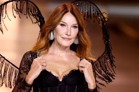 Karla Bruni Victoria's Secret