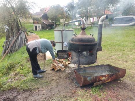 Baka Rada - pečenje rakije (1).jpg