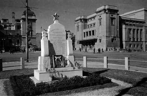 Spomenik_Crvenoarmejcima,_Beograd.jpg