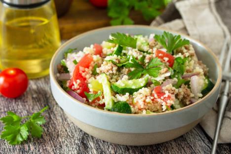 kinoa salata shutterstock_1955864905.jpg