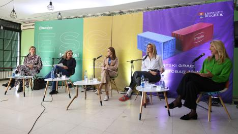 Panelistkinje na ESG festivalu - panel o rodnoj ravnopravnosti.JPG