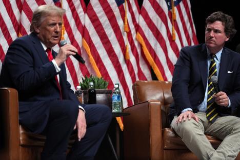 Taker Karlson i Donald Tramp