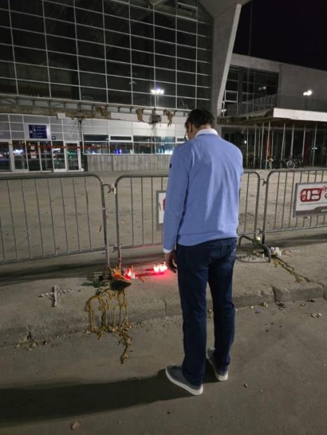 Aleksandar Vučić u Novom Sadu odao počast poginulima na Železničkoj stanici
