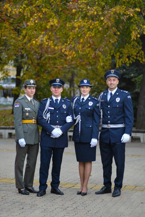 Mladenci sa kumovima FOTO NEVEN NAKRAJKUĆIN.JPG