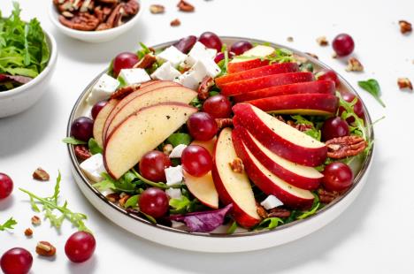 jabuke salata shutterstock_2347077865.jpg