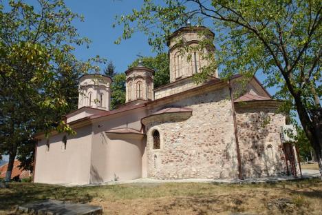 Manastir Sveta Petka Izvorska u Izvoru, kod Paraćina.jpg