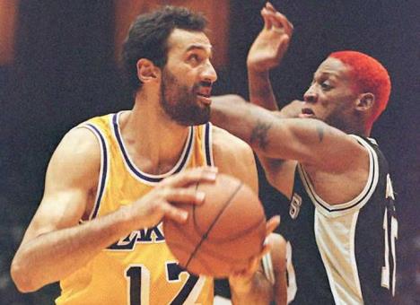 Denis Rodman i Vlade Divac na terenu
