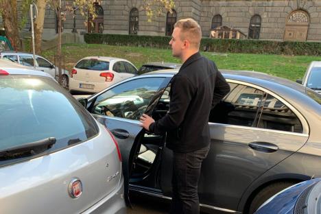 BAHATO PARKIRANJE ZVEZDE GRANDA U CENTRU GRADA! Zole ostavio auto nasred ulice, zagrado druge vozače i zamišljen se šetkao po ulici! (FOTO)