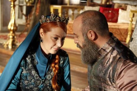 Vahide Perčin kao sultanija Hurem i Halit Ergenč kao sultan Sulejman u seriji Sulejman Veličanstveni