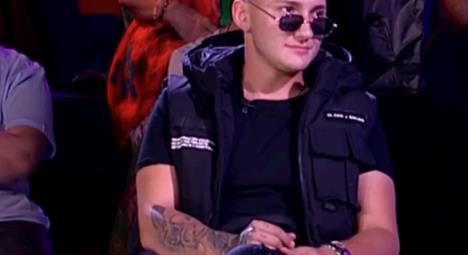 RIJALITI UČESNIK NAPAO KOLEGU MAKAZAMA?! Jezive scene iz doma bivšeg zadrugara, umešala se policija: Hteo sam da ga izbodem (VIDEO/FOTO)