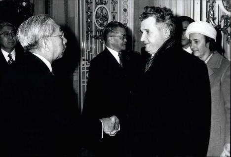 Elena i Nikolaje Čaušesku i japanski car Hirohito prilikom posete Japanu 1975. godine