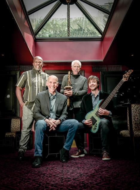 MAC1196 Yellowjackets by Roberto Cifarelli 300dpi RGB PR0257.jpg