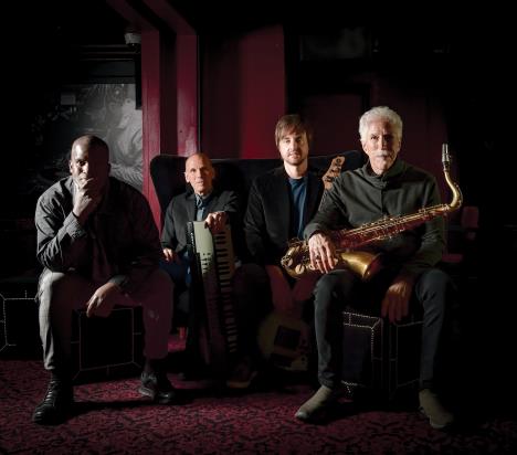 MAC1196 Yellowjackets by Roberto Cifarelli 300dpi RGB PR0341.jpg