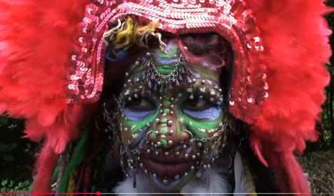 Elejn Dejvidson je žena sa najviše pirsinga na svetu 1.png