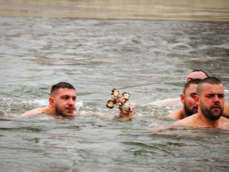 Plivanje za časni krst