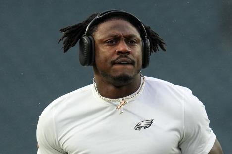 Ima ugovor od skoro 100 miliona, evo kako dolazi na utakmice