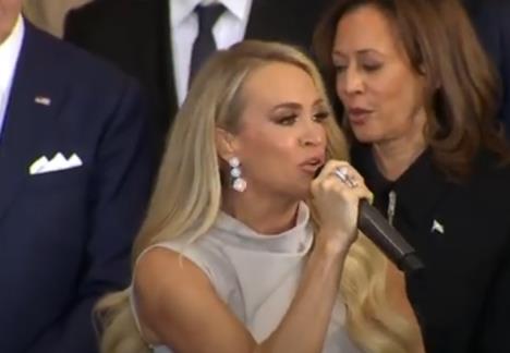 Keri Andervud pevala je na Trampovoj inauguraciji 5.png