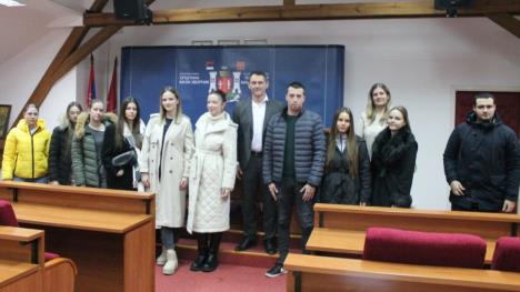 MALI ZVORNIK -Stipendije Foto Opština Mali ZVornik.jpg