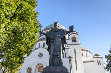 Spomenik Svetom Savi ispred Hrama Svetog Save