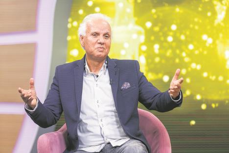 ODRASTAO U TEŠKOM SIROMAŠTVU, DANAS ZA JEDNU PESMU UZME 20.000 EVRA! Ovaj pevač je najobrazovaniji na estradi: Razmišljao sam da li ću izaći iz te bede!