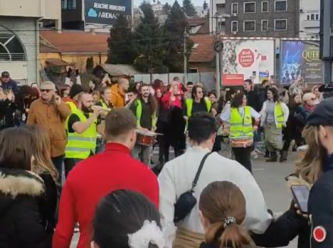 2025-01-27 19_28_00-(1) kolo autokomanda - Search _ X — Mozilla Firefox.png