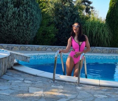 Marija Karan u kupaćem (6).png