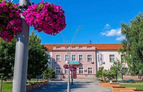 TRSTENIK, centar, zgrada Opštine.jpg