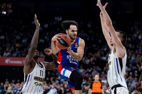 EFES-PARTIZAN_69.JPG