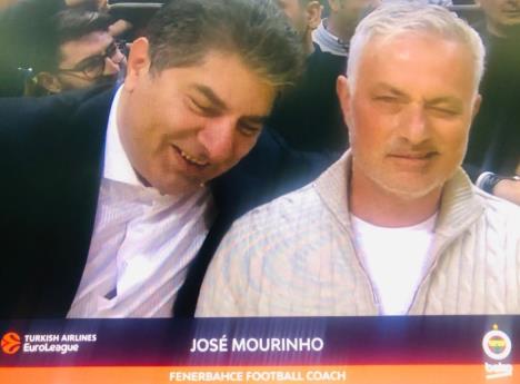 2025-02-06 18_45_07-WhatsApp.jpg